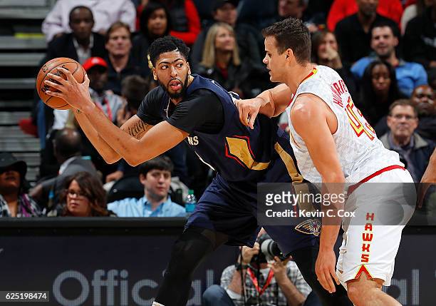 Kris Humphries of the Atlanta Hawks defends against Anthony Davis of the New Orleans Pelicans at Philips Arena on November 22, 2016 in Atlanta,...