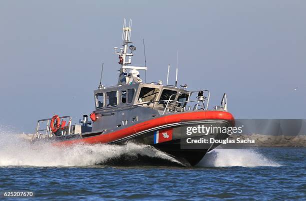 high speed coast guard patrol boat, cleveland, ohio, usa - ocean rescue stock pictures, royalty-free photos & images