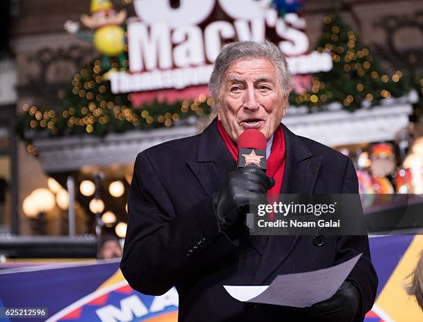 Singer Tony Bennett performs at the 90th anniversary Macy's Thanksgiving day parade rehearsals at Macy's Herald Square on November 22, 2016 in New...