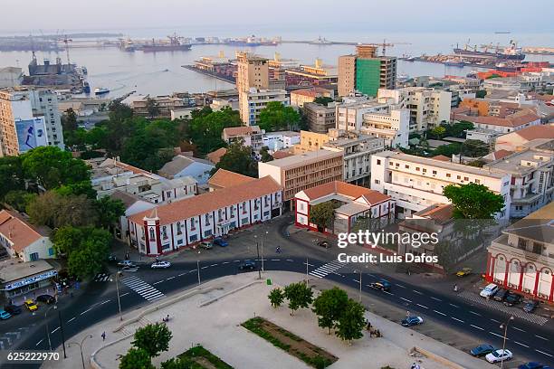independence squar overhead, dakar - senegal photos et images de collection