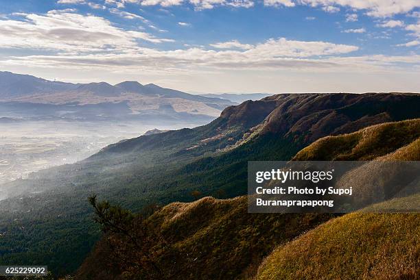 pattern ot mountain on the way on laputa road at aso city , kyushu , japan - minamiaso kumamoto stockfoto's en -beelden