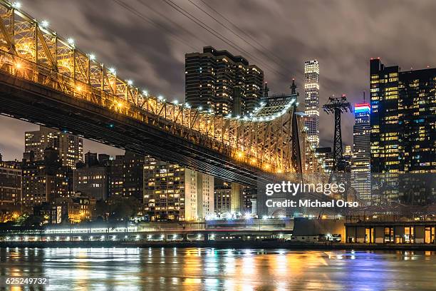 queensboro rfk 59th street bridge. manhattan nyc skyline at night, viewed for roosevelt island. 432 park avenue. - new york city skyline night stock pictures, royalty-free photos & images