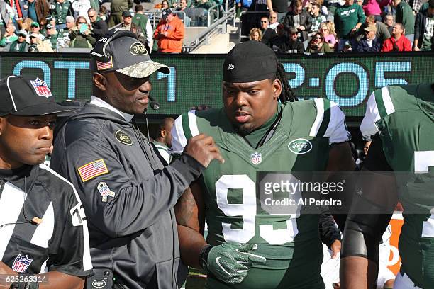 Head Coach Todd Bowles of the New York Jets speaks with Defensive Lineman Steve McLendon during the game against the Los Angeles Rams at MetLife...