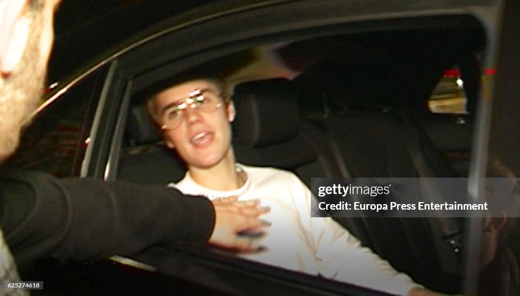 Justin Bieber Punches A Fan In The Face in Barcelona