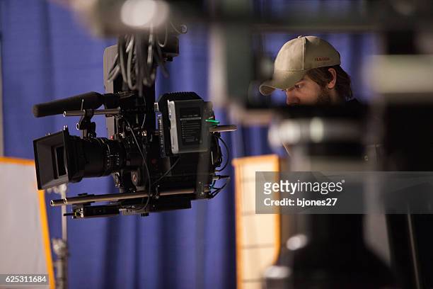 film-crew - tv camera in studio stock-fotos und bilder
