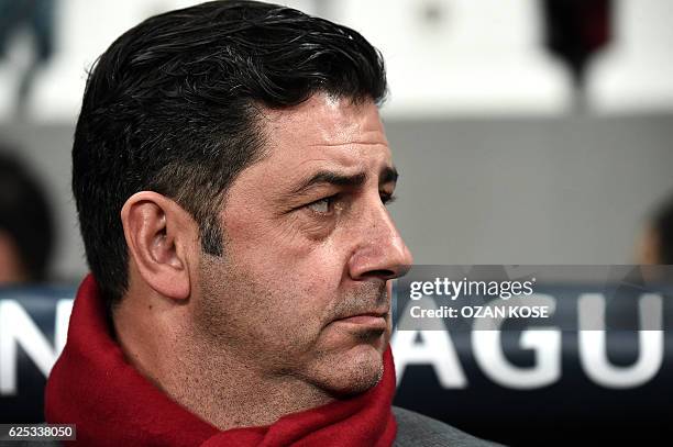 Benfica's head coach Rui Vitoria looks on during the UEFA Champions League Group B football match between Besiktas Istanbul and Benfica Lisbon on...