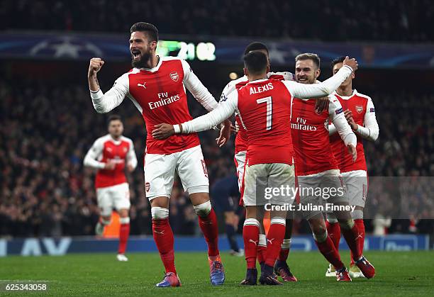 Olivier Giroud of Arsenal celebrates his sides second goal with his Arsenal team mates after Marco Verratti of PSG scored a own goal during the UEFA...