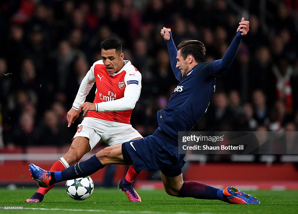 Arsenal FC v Paris Saint-Germain - UEFA Champions League