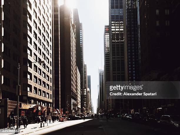 sun shining through the fifth avenue, manhattan, new york city - sun city center stock pictures, royalty-free photos & images