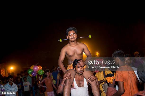 gajan festival und charak puja aus westbengalen, indien -01 - soumen nath soumennath stock-fotos und bilder