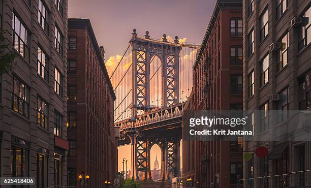 manhattan bridge, new york - brooklyn new york stockfoto's en -beelden