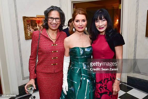 Elsie McCabe Thompson, Jean Shafiroff and Patricia Shiah attend Martin and Jean Shafiroff Host Thanksgiving Cocktails for NYC Mission Society at...
