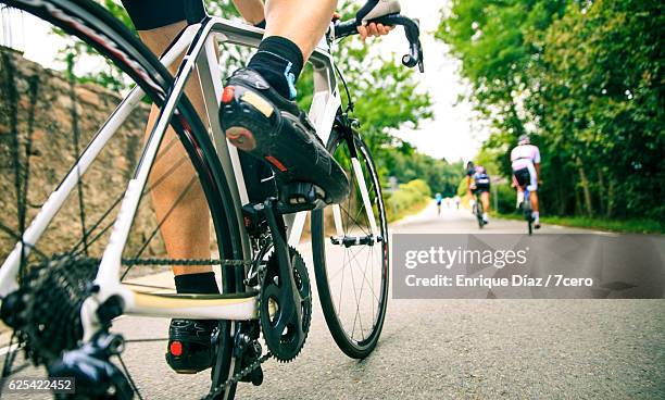 road cyclist from the road - carbon cycle stock-fotos und bilder