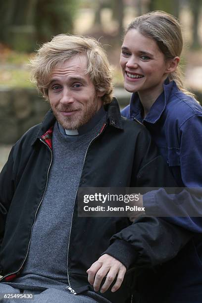 Samuel Koch and his wife Sarah Elena Timpe attend a photo call of the TV show 'Grossstadtrevier' on November 24, 2016 in Hamburg, Germany.