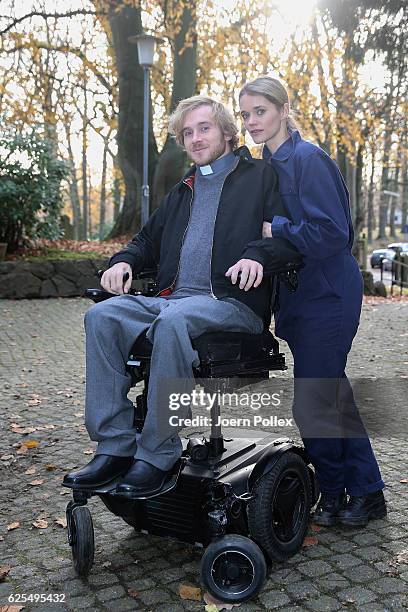 Samuel Koch and his wife Sarah Elena Timpe attend a photo call of the TV show 'Grossstadtrevier' on November 24, 2016 in Hamburg, Germany.