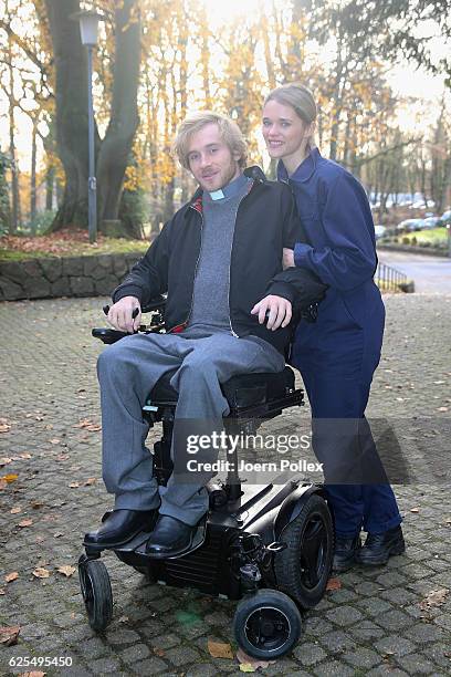 Samuel Koch and his wife Sarah Elena Timpe attend a photo call of the TV show 'Grossstadtrevier' on November 24, 2016 in Hamburg, Germany.