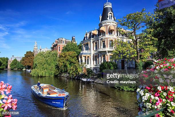amsterdam canal - amsterdam stock-fotos und bilder