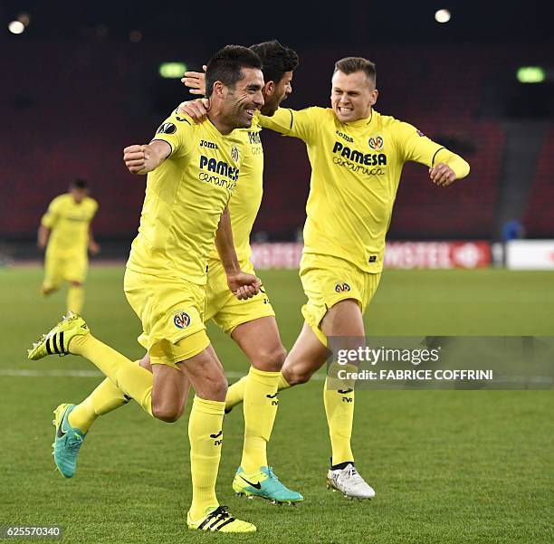 Villarreal's Spanish midfielder Bruno Soriano celebrates after scoring a goal with teammates Argentinian defender Mateo Musacchio and Russian...