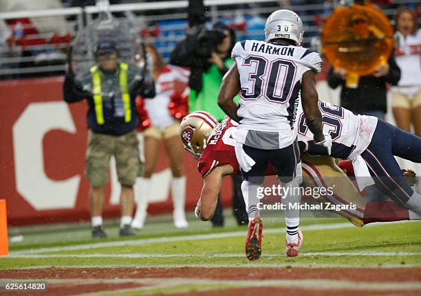 Vance McDonald of the San Francisco 49ers scores on a 18-yard pass play during the game against the New England Patriots at Levi Stadium on November...