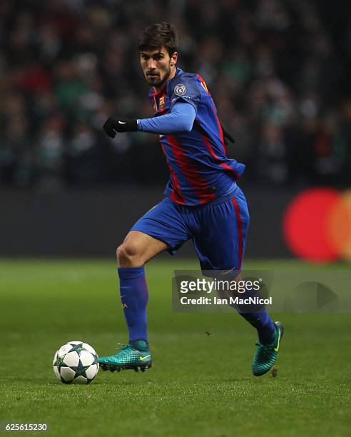 Andre Gomes of Barcelona controls the ball during the UEFA Champions League match between Celtic FC and FC Barcelona at Celtic Park Stadium on...