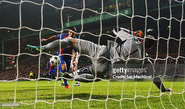 Craig Gordon of Celtic saves from Luis Suarez of Barcelona during the UEFA Champions League match between Celtic FC and FC Barcelona at Celtic Park...