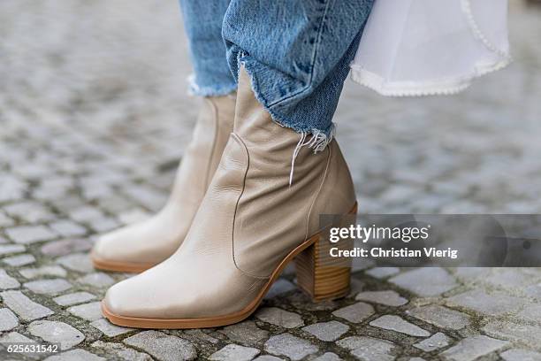 Jessi Quednau wearing light grey Buffalo boots, blue Levis denim jeans on November 24, 2016 in Berlin, Germany.