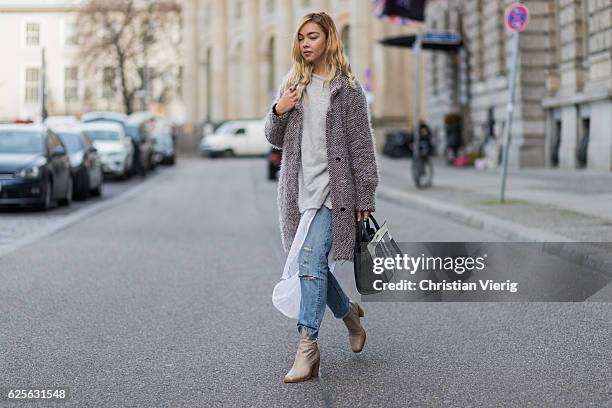 Jessi Quednau wearing light grey Buffalo boots, blue Levis denim jeans, grey poncho Zara, white blouse Zara, a grey teddy fluffy coat Lala Berlin, a...