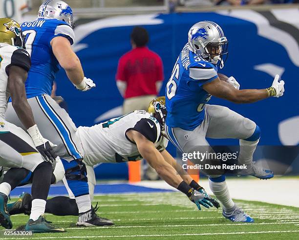 Dwayne Washington of the Detroit Lions avoids the tackle of Paul Posluszny of the Jacksonville Jaguars during an NFL game at Ford Field on November...