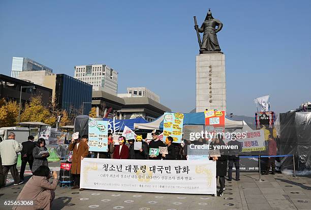 people protest in south korea - south koreans protest against government stock pictures, royalty-free photos & images