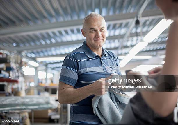 portrait of middle aged entrepreneur in his furniture factory - industrial portraits character photos et images de collection