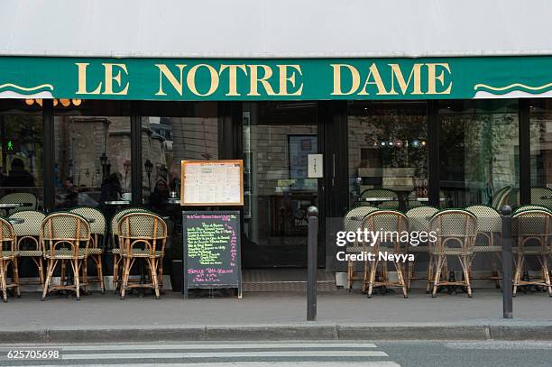 the cafe parisien - café parisien stockfoto's en -beelden