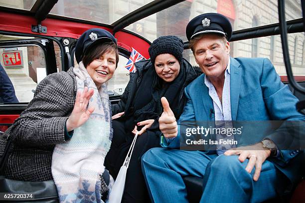 David Hasselhoff and a British Airways pilot drive around the streets of Munich in a uBA London taxi during a competition to launch the British...