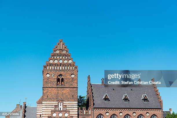 roskilde cathedral - kathedraal van roskilde stockfoto's en -beelden