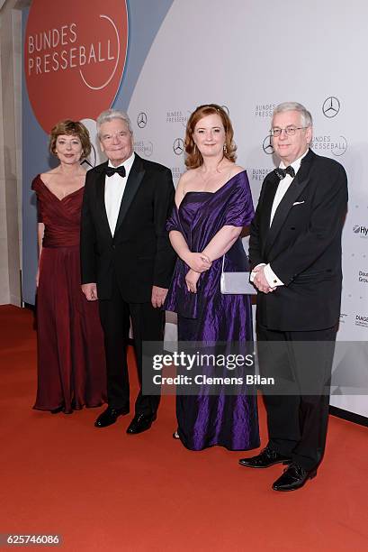 The partner of German President Joachim Gauck, Daniela Schadt, German President Joachim Gauck, Sonja Mayntz, the wife of Bundespressekonferenz...