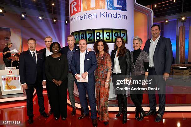 Joachim Llambi, Frank Hoffmann, Auma Obama, Henry Maske, Wolfram Kons, Barbara Wussow, Elena Bruhn, Inka Bause and Lars Riedel are seen in the studio...