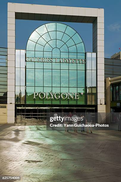 polygone center,allée jules milhau,montpellier, herault, languedoc-roussillon, france - polygone stockfoto's en -beelden