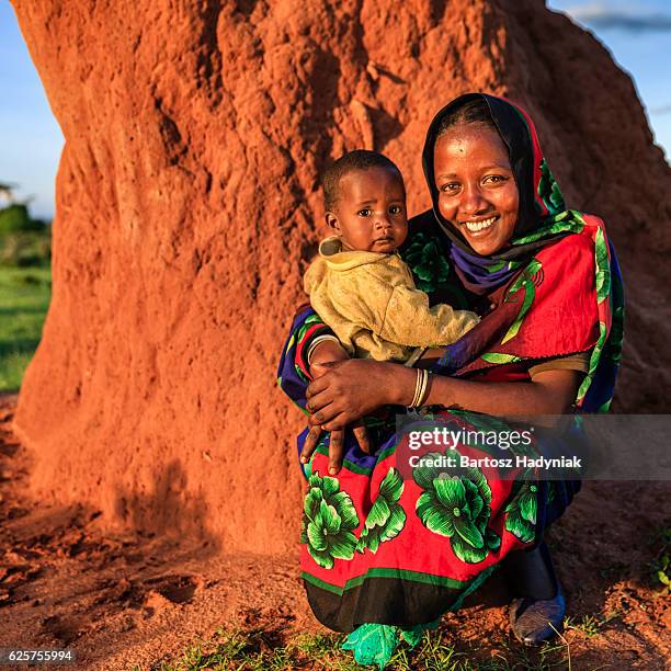 woman from borana tribe holding her baby, ethiopia, africa - borana stock pictures, royalty-free photos & images