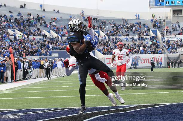 Anthony Miller of the Memphis Tigers catches a touchdown pass against Jeremy Winchester of the Houston Cougars on November 25, 2016 at Liberty Bowl...