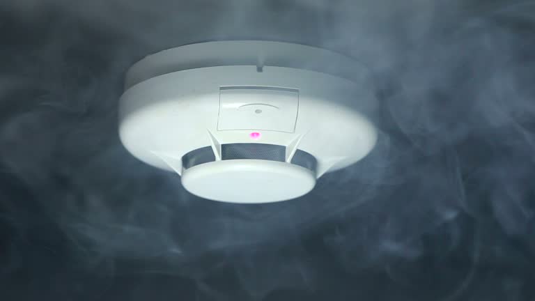https://media.gettyimages.com/id/625855274/video/smoke-detector.jpg?b=1&s=640x640&k=20&c=izb95lk7zLjezjYaEBxS5IHm_BjfEG4xErQJJkHNqns=