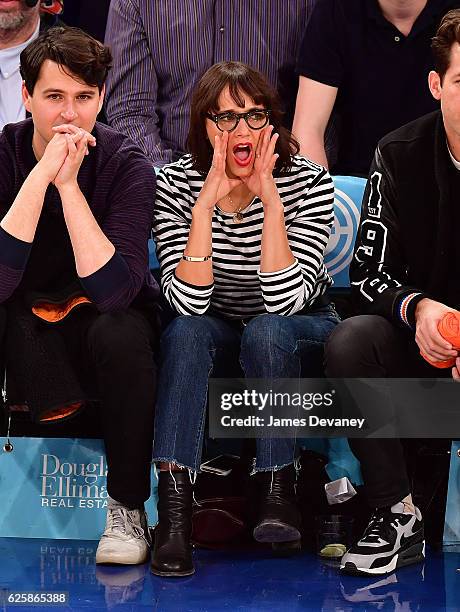 Rashida Jones attends New York Knicks vs Charlotte Hornets game at Madison Square Garden on November 25, 2016 in New York City.