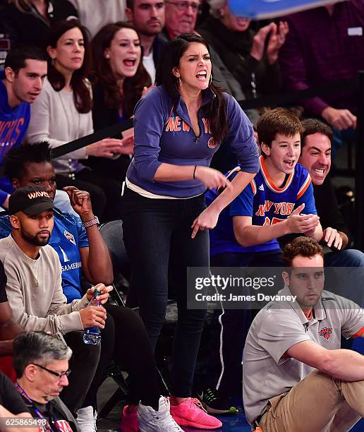 Cecily Strong attends New York Knicks vs Charlotte Hornets game at Madison Square Garden on November 25, 2016 in New York City.
