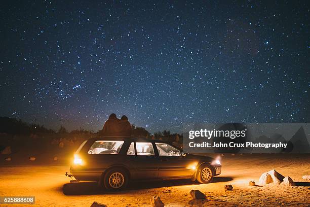 star gazing - pinnacles australia stock-fotos und bilder