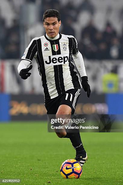 Anderson Hernanes of Juventus FC in action during the Serie A match between Juventus FC and Pescara Calcio at Juventus Stadium on November 19, 2016...