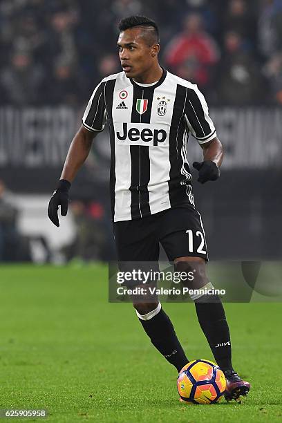 Alex Sandro of Juventus FC in action during the Serie A match between Juventus FC and Pescara Calcio at Juventus Stadium on November 19, 2016 in...