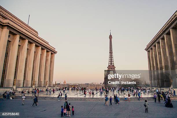 trocadero square - quartier du trocadéro stock pictures, royalty-free photos & images