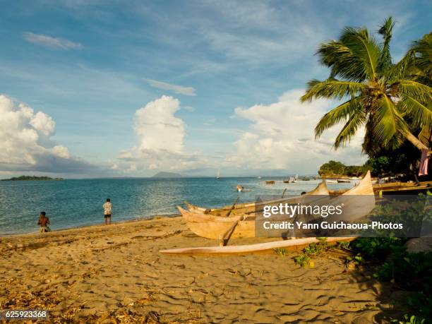 island of nosy komba, madagascar - nosy komba madagascar photos et images de collection