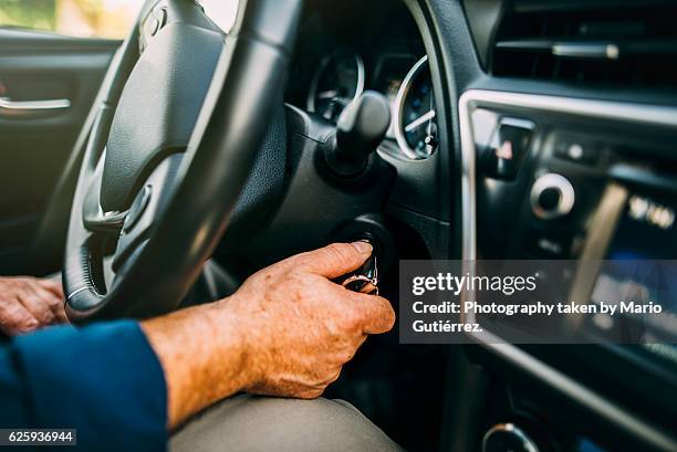 starting engine - zündschloß stock-fotos und bilder