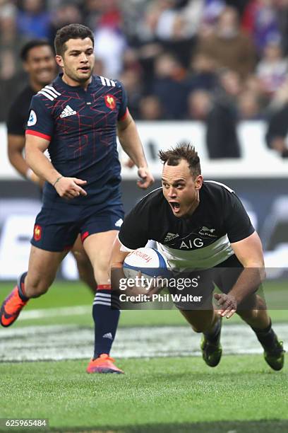 Israel Dagg of the New Zealand All Blacks scores the opening try during the international rugby match between France and New Zealand at Stade de...