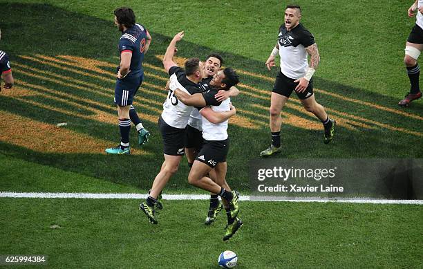 Israel Dagg of New Zealand celebrate his try with teammates during the International Friendly game between France and New Zealand at Stade de France...
