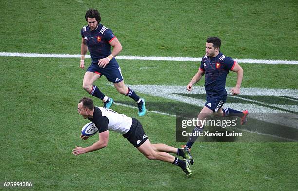 Israel Dagg of New Zealand score a try during the International Friendly game between France and New Zealand at Stade de France on November 26, 2016...